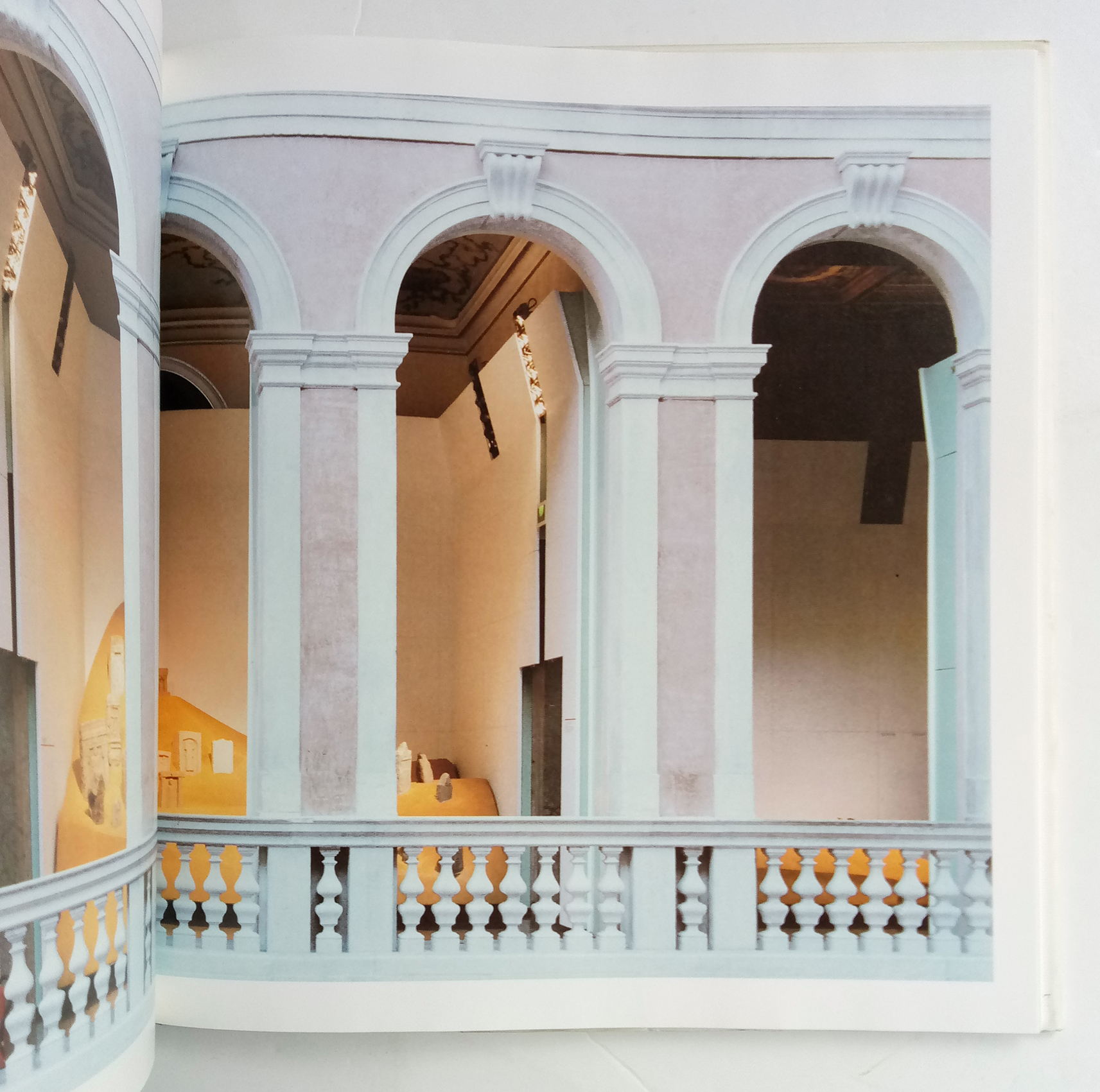 Il Palazzo dell'arte Foto Luigi Ghirri Testi Arturo Carlo Quinta